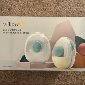 NIB Willow Go double pump kit